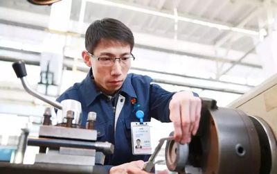 厲害了!這位機械加工師傅登上了國家科學(xué)技術(shù)進步獎領(lǐng)獎臺!